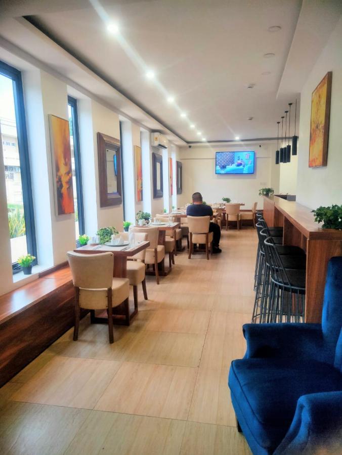 The Cabin Hotel Аккра Екстер'єр фото